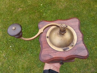 Starý mlyncek na kavu se štítkom - 14