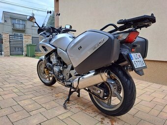 Pedám Honda CBF 1000 A - nová STK - 14