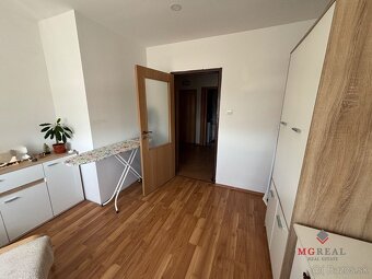 4 izbový byt  s balkónom garážou a záhradkou Urmince/ VYPLAT - 14