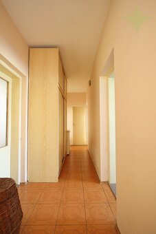 Útulný 3-izbový rodinný dom v tichej uličke malej obce - Tre - 14