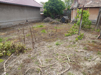 Na predaj 3 izbový dom, vhodný aj  na chalupu v Kameníne. - 14