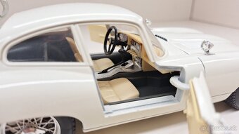 1:18 JAGUAR E COUPE , k - 14