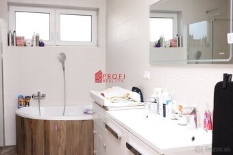 REZERVOVANÉ: Luxusný 4izbový dom s dvojgarážou - 14