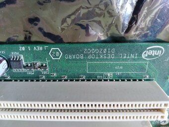 Dosky na Windows XP, chipset 945 aj s procesorom - 14