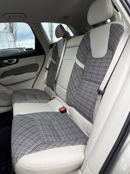 Volvo XC60 D5 Momentum AWD A/T - 14