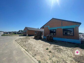 Krásny 4 izbový RD bungalov 114,25 m2 na pozemku 494 a 533 m - 14