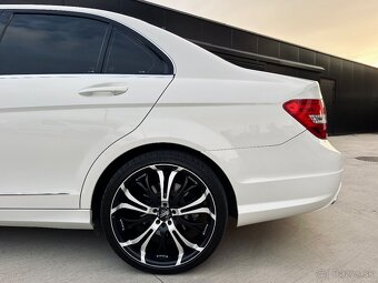 Mercedes-Benz C 300 CDI 4MATIC | 170 kW | FULL výbava - 14