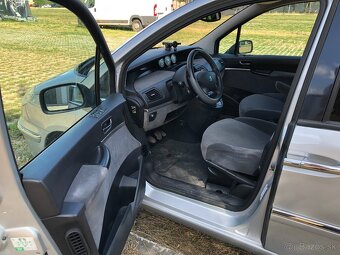 Peugeot 807 2.0 HDi (100 kW) Family, 7 miest, manuál, diesel - 14