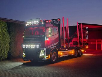 9258 - Volvo FH4 540 - 6x4 – Lesovůz + HR-V-KRAN V10CX – EUR - 14