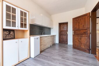 REZERVOVANÝ RODINNÝ DOM S PODNIKATEĽSKÝM PRIESTOROM - 14
