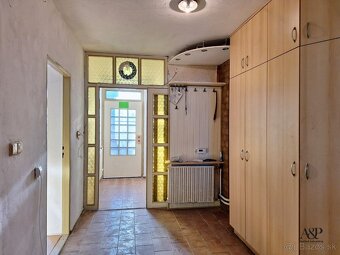 NA PREDAJ 5 IZBOVÝ RODINNÝ DOM S 2 GARÁŽAMI, 739 M2, STRÁŽNI - 14