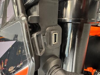 KTM 690 SMC-R 2023 - 14