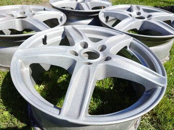 Disky Dezent 7J R17 5x112 ET40 H2 - 14