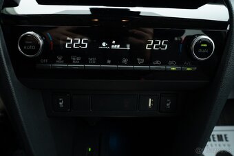 Toyota Yaris Cross Executive Hybrid, odpočet DPH, Záruka - 14