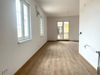 NA PREDAJ 1 IZBOVÝ BYT S BALKÓNOM  V KOMÁRNE - 14