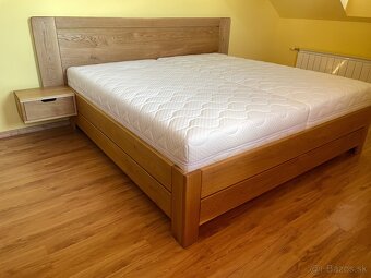 Dubová posteľ z masívu - úložný priestor, nočné stolíky - 14