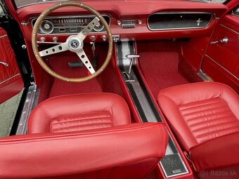 Ford Mustang Convertible - 14