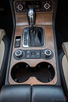 VW TOUAREG 180KW 3.0 TDI - EXCLUSIVE výbava Top stav SK ŠPZ - 14