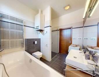 Veľký 3 izb. byt s terasou o výmere 70 m2 a kompletným zaria - 14