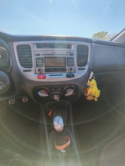 KIA RIO 1.4 benzín 71kW r.v. 2009 - 14