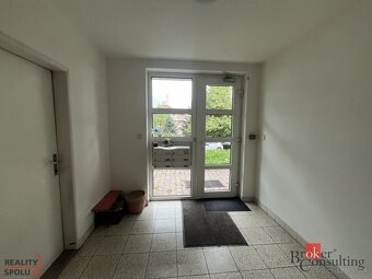 Ponúkam na predaj veľký 4 izbový byt - 14