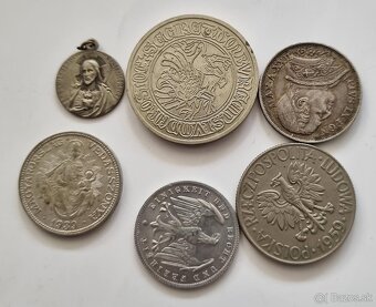 362 mincí a 26 bankoviek a 4 medaily - 14