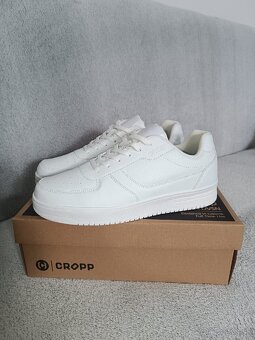 Nové biele tenisky Cropp - 14