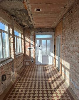 Rodinný dom s veľkou záhradou  v obci Bajany - 14