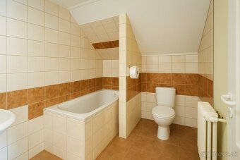 DVE BUDOVY S VEĽKÝM POTENCIÁLOM NA PODNIKANIE AJ INVESTÍCIU - 14