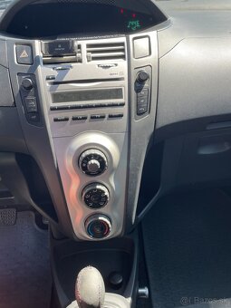 Yaris - 14