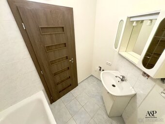 VÝRAZNÁ ZĽAVA NA PREDAJ 4 IZBOVÝ BYT, 84M2, LÚČKY, HOL - 14