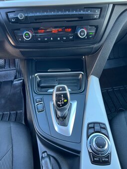 BMW Rad 3 Touring 320d  A/T - 14