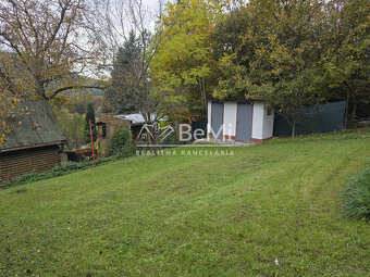 Rekreačný pozemok s murovanou chatkou - 14