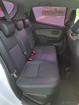 Toyota Yaris Hybrid Automat Benzín - 14