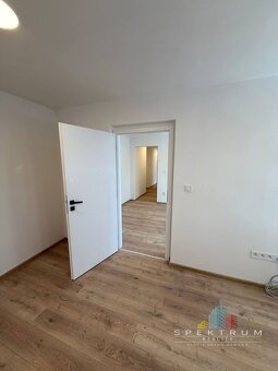 SPEKTRUM REALITY- Na PREDAJ 3 -izbový byt, 61m2, 2x loggia,  - 14