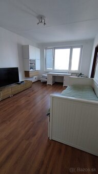 Zariadený trojizbový byt s veľkou loggiou - 14
