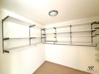 KOMPLETNE REKONŠTRUOVANÝ 2 IZBOVÝ BYT, 68m2, S. JURKOVIČA, S - 14