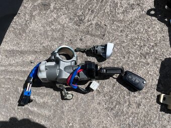 Hyundai i30 sanie,klapka, rampa, zapalovacie cievky, kabelaz - 14