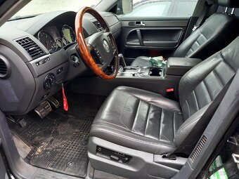 Predám Volkswagen Touareg 3,0 tdi r.v.2008 - 14