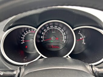Kia Venga 1.4 CVVT 66kW MT5 EX - 14