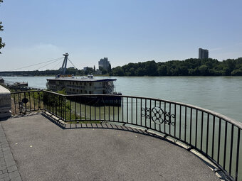 Prenájom samostatného kancelárskeho traktu 407 m² pri nábrež - 14