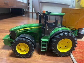 Bruder traktor John Deere a vlečka Joskin - 14