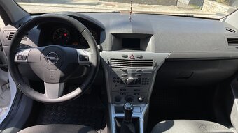 Opel Astra H Combi - 14