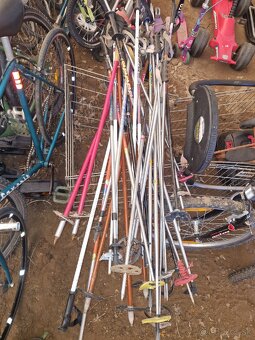 Lyže lyžiarky saňe korčule - 14