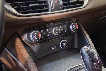 Alfa Romeo Stelvio Q4 / ACC / Lane a. / Kam / Keyless / Carp - 14