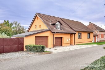 5-izbový rodinný dom s dvomi garážami v obci Špačince - 14