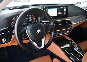 BMW Řada 5 530d xD LUXURY HUD MASAŽ TAŽNÉ 210 kw - 14
