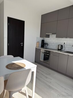 Predám kompletne zariadený 3-izbový byt – 78,5 m² na pešej - 14