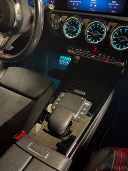 Mercedes Benz CLA - 14