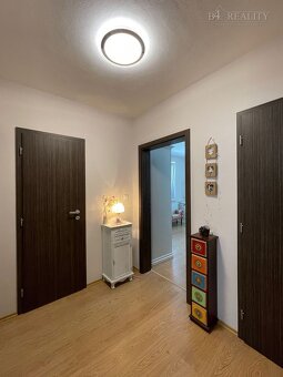Slnečný 2 izbový byt 64 m2 + 5 m2 balkón, parkovacie státie, - 14